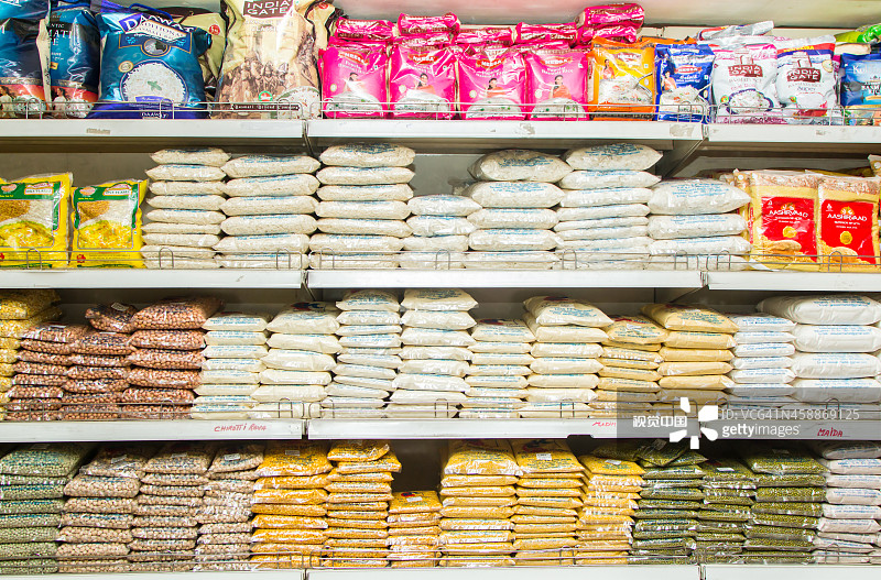印度班加罗尔超市的货架图片素材