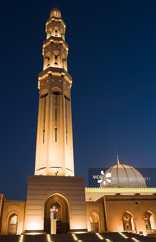 马斯喀特苏丹卡布斯大清真寺的尖塔和圆顶图片素材