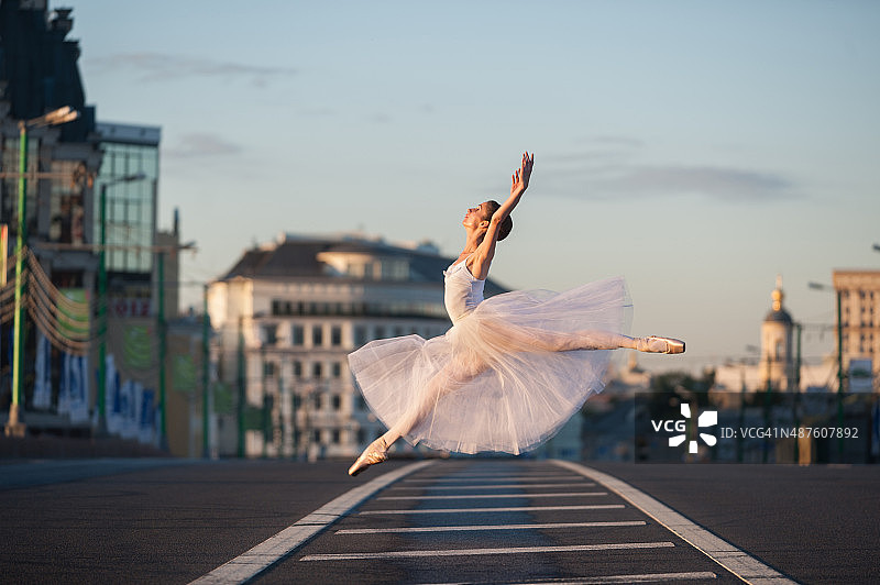莫斯科市中心的芭蕾舞演员图片素材