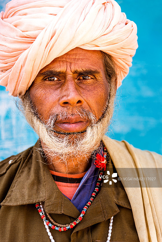一位印度老人的肖像图片素材