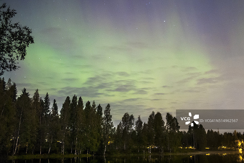 芬兰上空的北极光图片素材