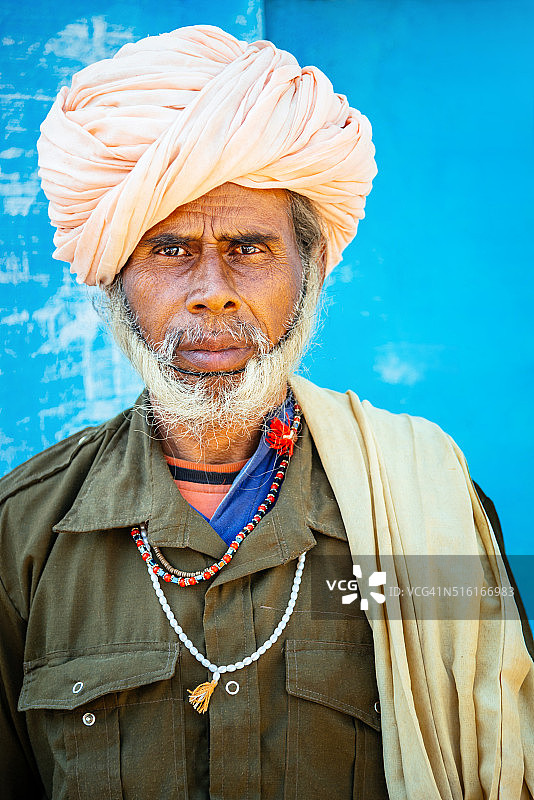 一位印度老人的肖像图片素材
