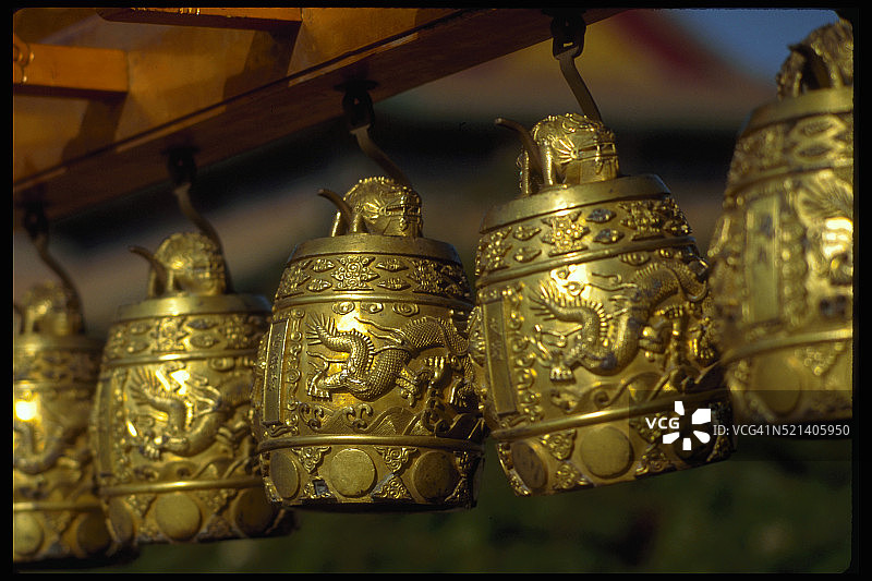 华丽的黄铜铃铛图片素材