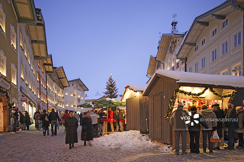 圣诞市场的冬夜图片素材
