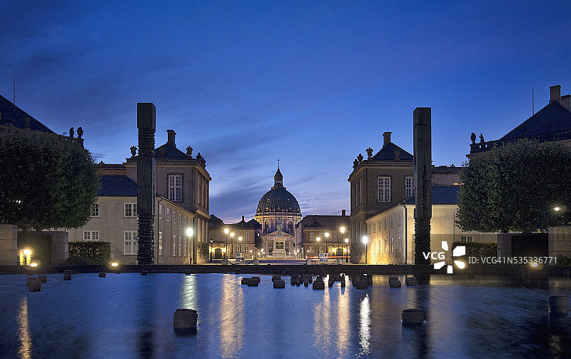 哥本哈根的阿马林堡皇宫和马尔莫克肯之夜。图片素材