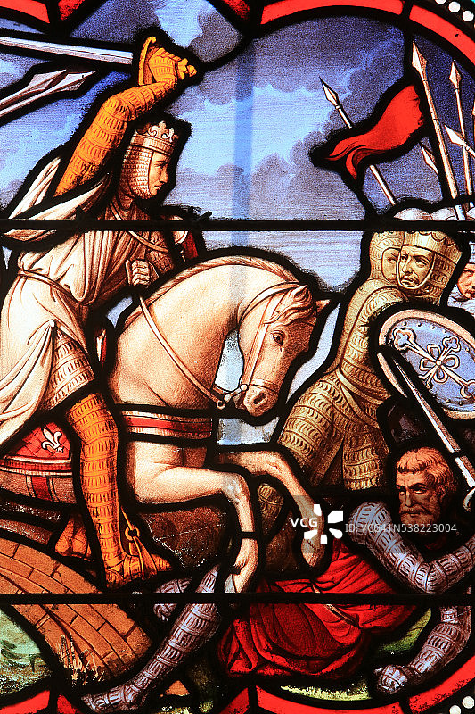 圣路易斯在泰勒堡打败了英国人。圣路易彩色玻璃窗的细节由克劳迪斯拉弗涅表演。1863。桑利斯大教堂。图片素材