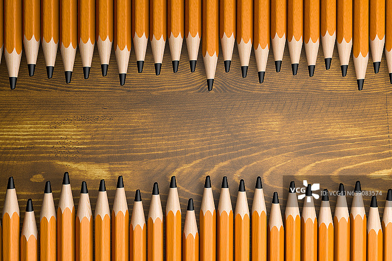 3d插图彩色铅笔在桌子上图片素材
