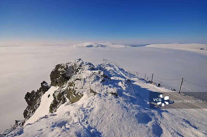 冬天从斯涅兹卡山看到的景象，巨大的山脉图片素材