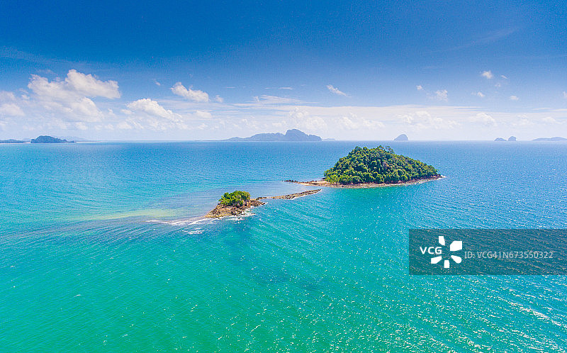 鸟瞰泰国南部的海景和海岸线图片素材