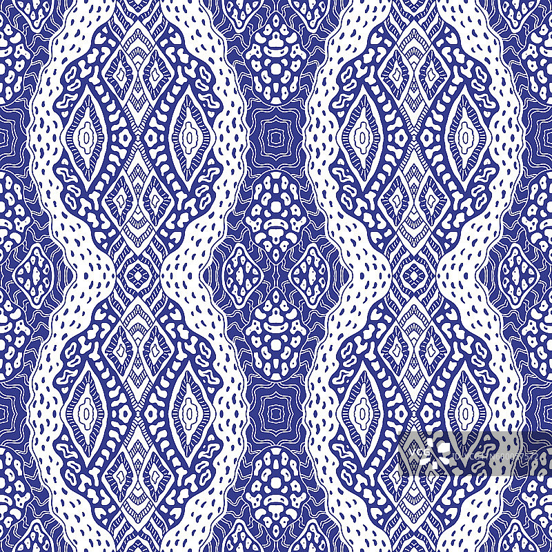 矢量手绘几何抽象无缝伊卡特图案装饰民族装饰。蓝色靛蓝的部落元素在白色的背景。蜡染、墙纸、包装、纸张填充、纺织品印花图片素材