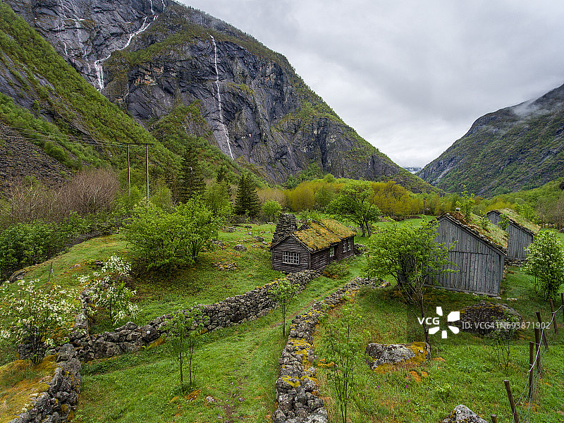 老废弃的农场Måbødalen (Måbø valley)，埃德峡湾，挪威图片素材