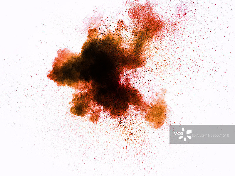 红色粉末在白色背景上爆炸的形式和纹理图片素材