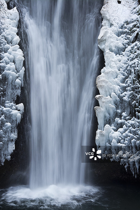 下Multnomah瀑布，冬天，哥伦比亚峡谷，俄勒冈州，美国图片素材