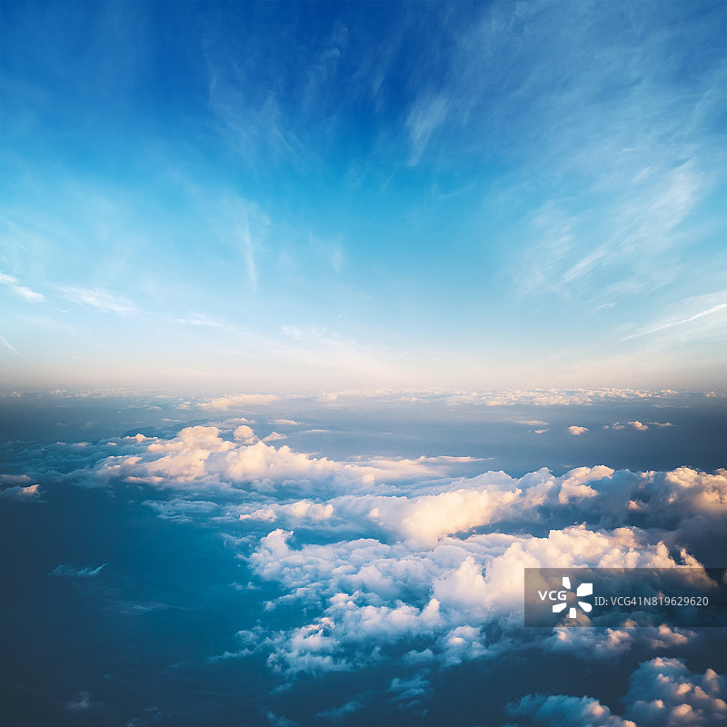 云层在天空大气全景图图片素材