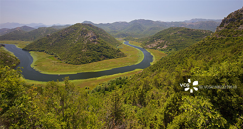 黑山斯卡达湖国家公园里耶卡克诺耶维察河的大U形河湾图片素材