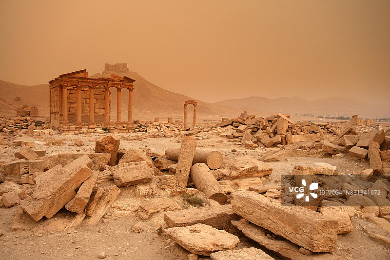 叙利亚巴尔米拉殡仪馆的沙尘暴图片素材