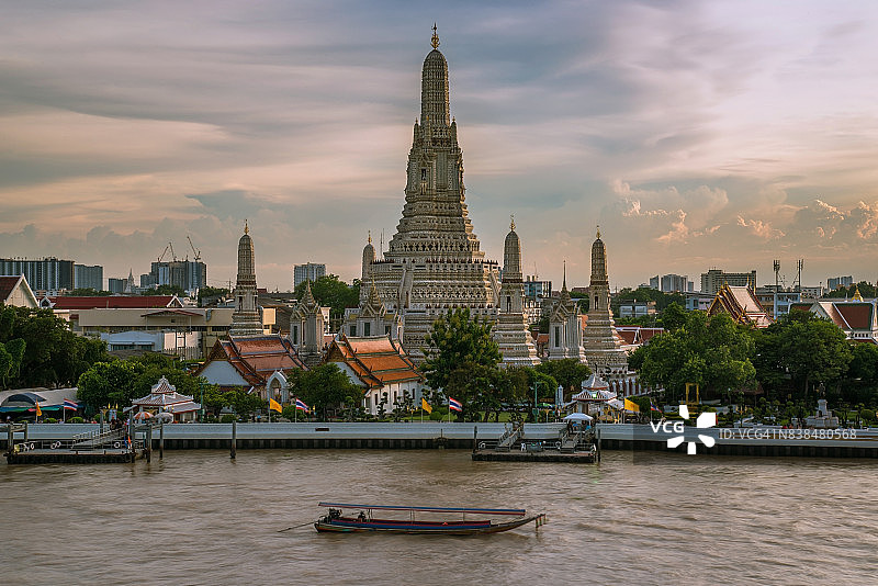 泰国曼谷的Wat arun temple图片素材