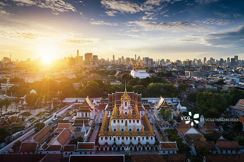 曼谷鸟瞰图在曼谷的泰国佛寺城市景观，泰国。图片素材
