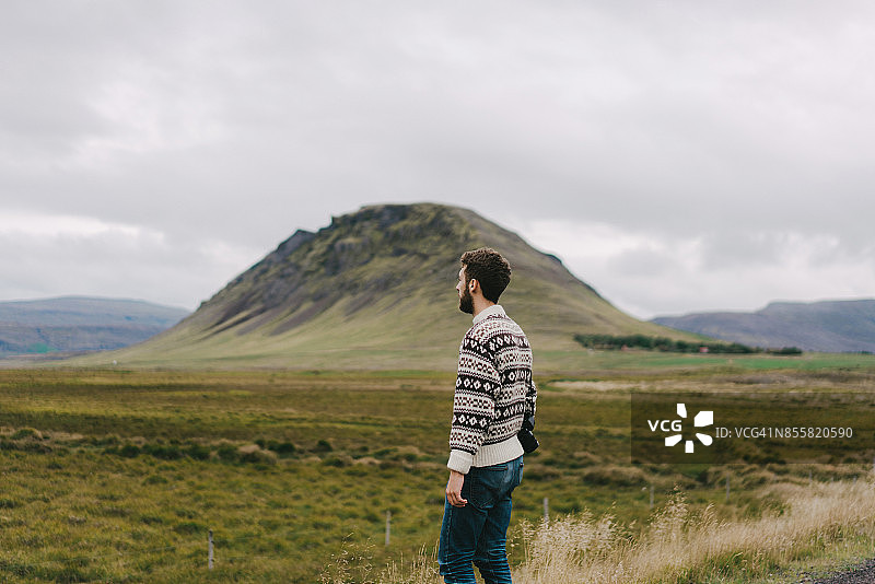 人们在看冰岛风景优美的山脉图片素材