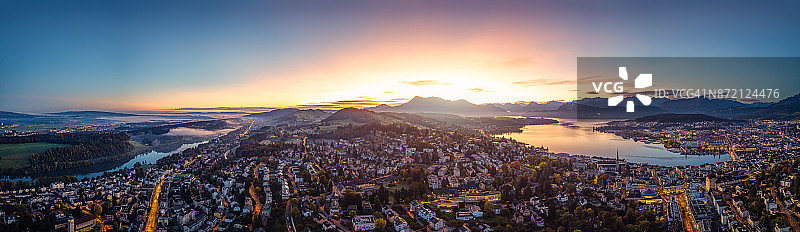 瑞士卢塞恩市的全景日出照片图片素材