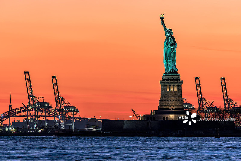 纽约，曼哈顿日落天际线，美国图片素材