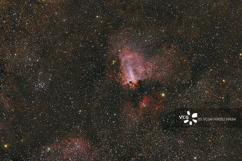 纳米比亚，霍马斯地区，乌伦霍斯特附近，用望远镜拍摄的弥漫发射和反射星云欧米茄星云天体照片图片素材