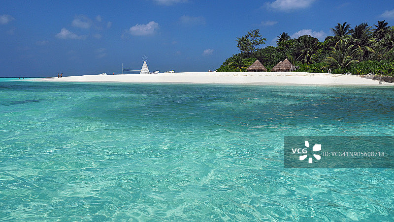 马尔代夫岛上的白色沙滩图片素材