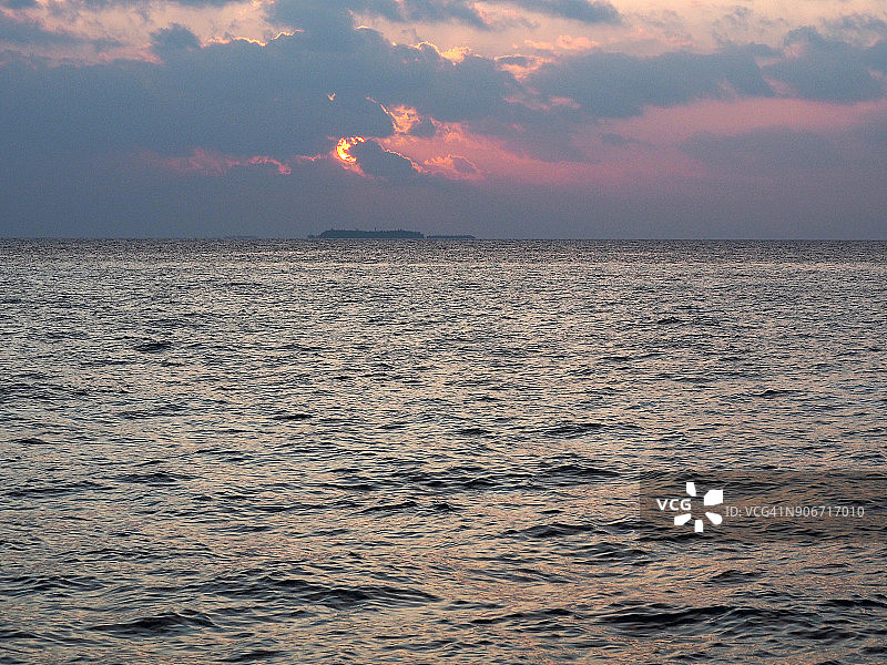 马尔代夫巴罗斯岛的日落图片素材