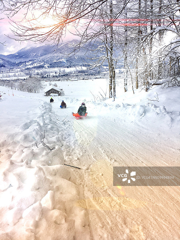 在德国朗格里斯的巴伐利亚阿尔卑斯冬季滑雪图片素材