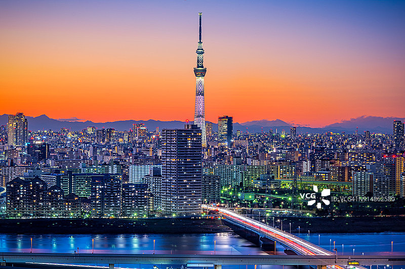 暮光中的东京天空树图片素材