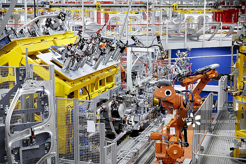 汽车工厂的工业机器人手臂图片素材
