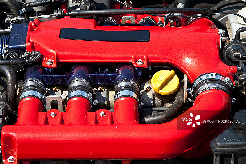 强大的红色汽车引擎图片素材