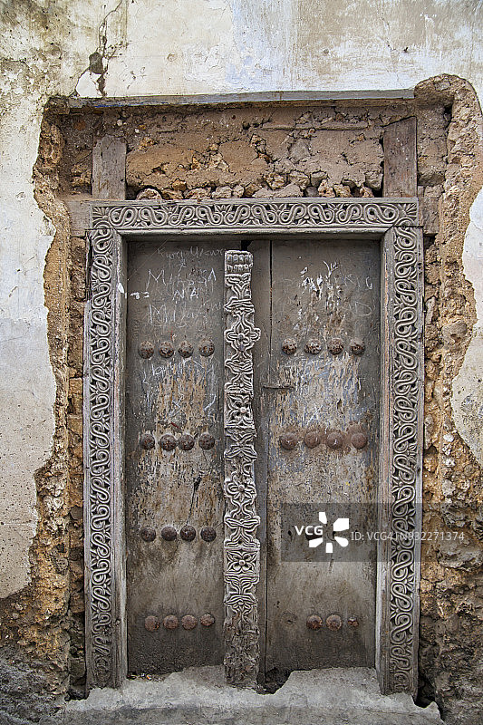 古老的阿拉伯式门，桑给巴尔，坦桑尼亚图片素材