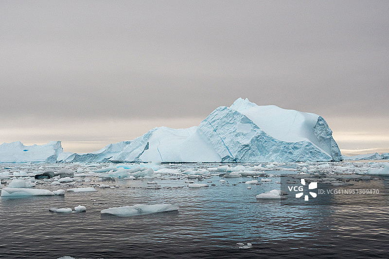 南极cierva湾的冰山图片素材