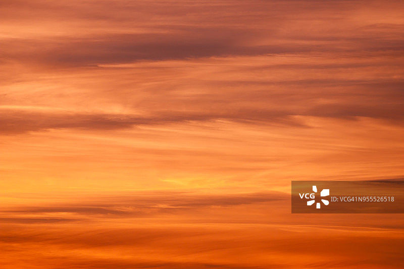 橙色和黄色的夕阳天空背景图片素材