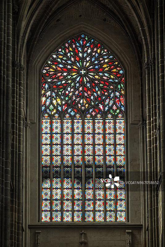 里摩日大教堂耳堂的彩色玻璃窗，Cathédrale圣Étienne，法国图片素材