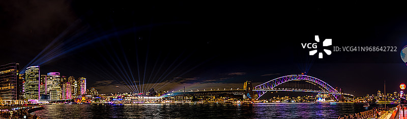 澳大利亚新南威尔士州悉尼夜灯环形码头和城市图片素材