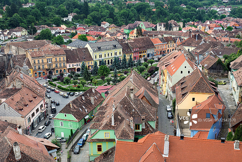 罗马尼亚，从钟楼俯瞰锡基索瓦拉的城市景观图片素材