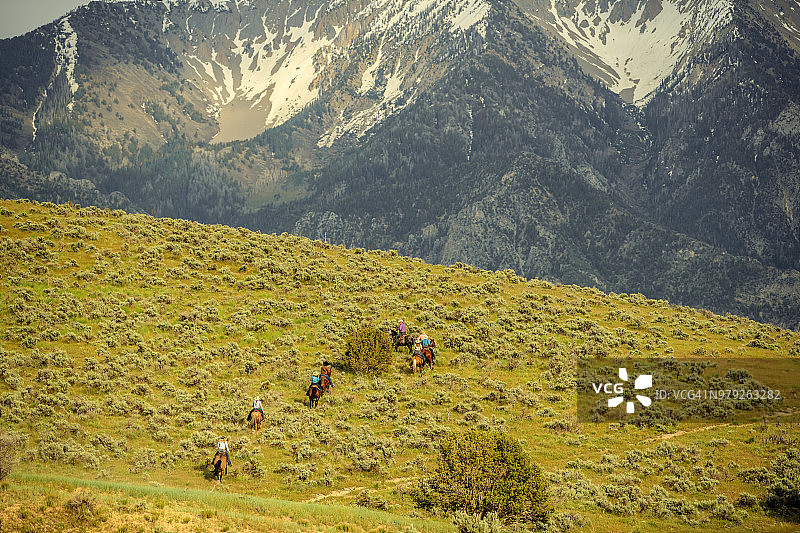 骑着马的犹他州牧场主图片素材