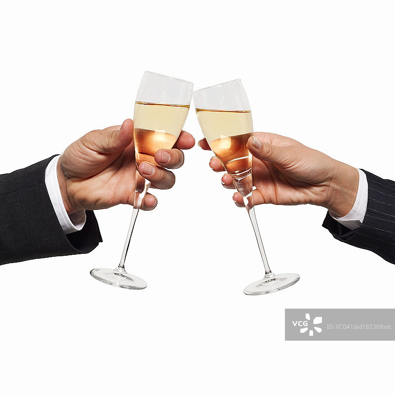 男人和女人的手握着香槟杯的特写图片素材