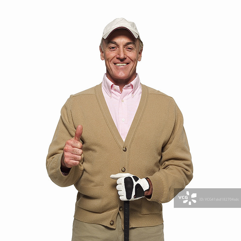 正面视图肖像的成熟高尔夫球员持有高尔夫球杆图片素材