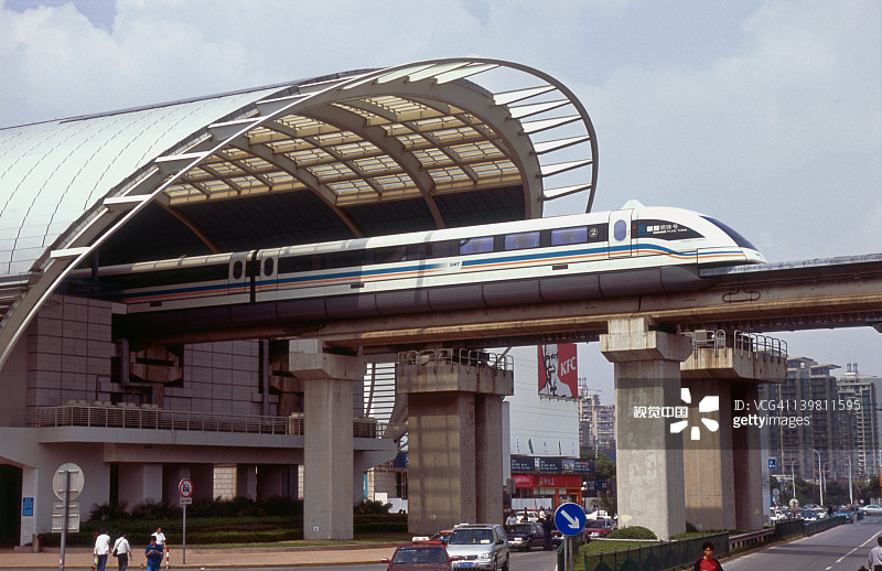 中国上海龙阳站的磁悬浮列车图片素材