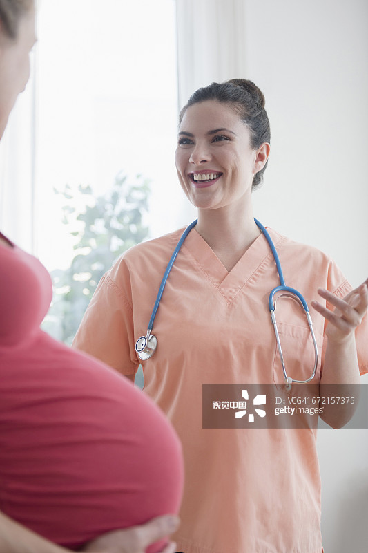 白种护士咨询孕妇图片素材