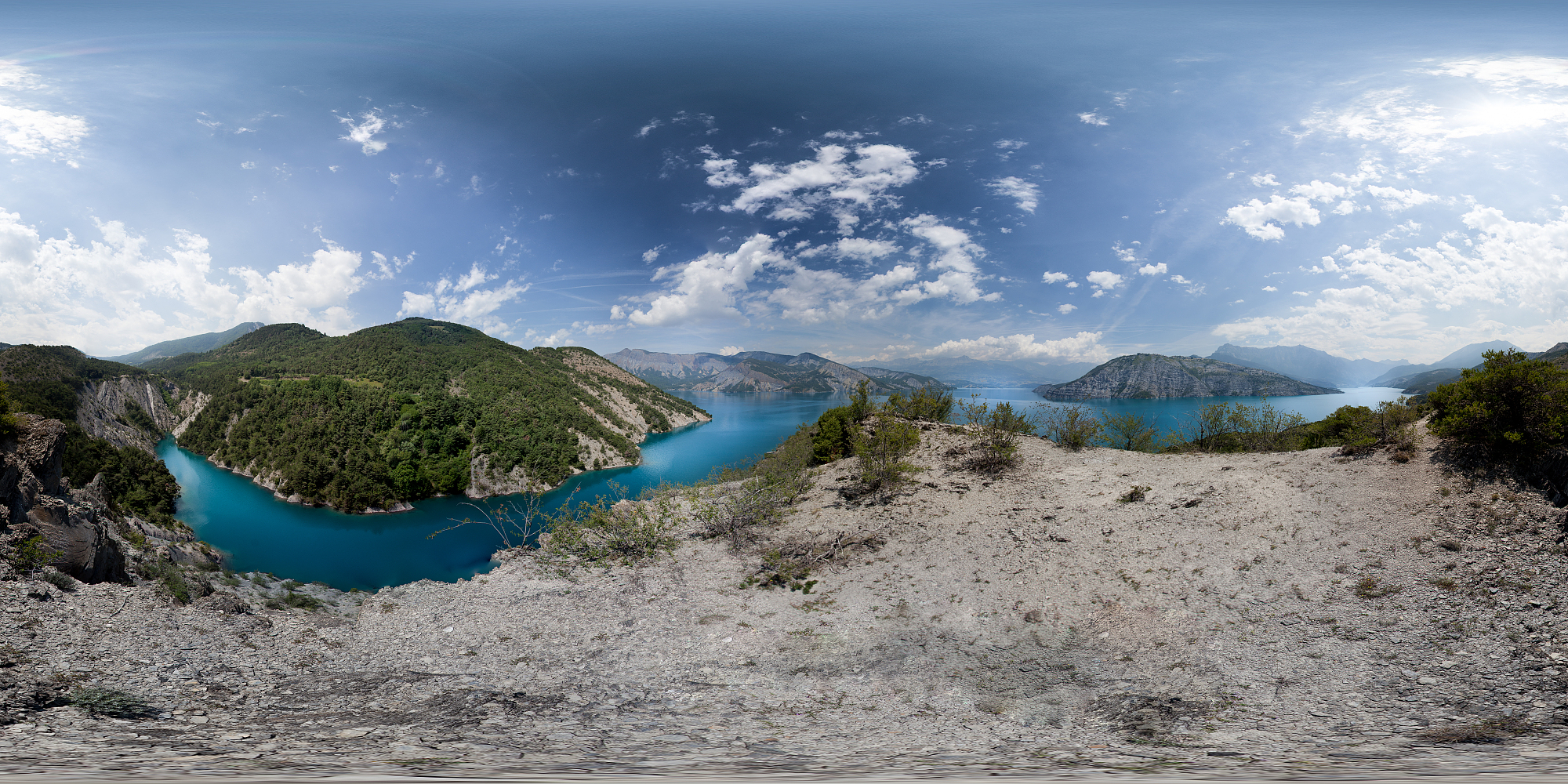 塞雷庞孔湖360全景。法国高山图片下载