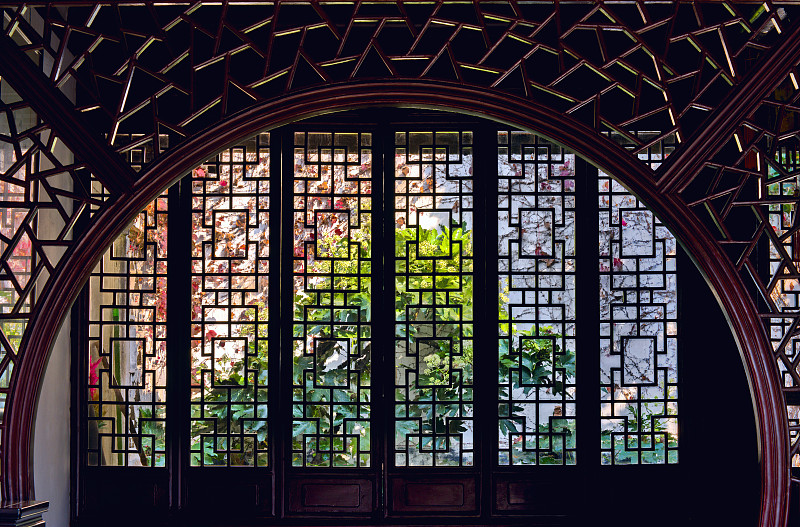 苏州传统雕刻艺术的门窗图片下载