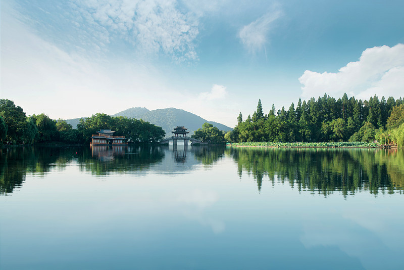 Hangzhou,West lake,Breeze-ruffled Lotus at Quyuan Garden图片下载