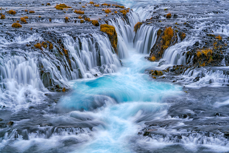 冰岛的蓝色彩色瀑布图片下载