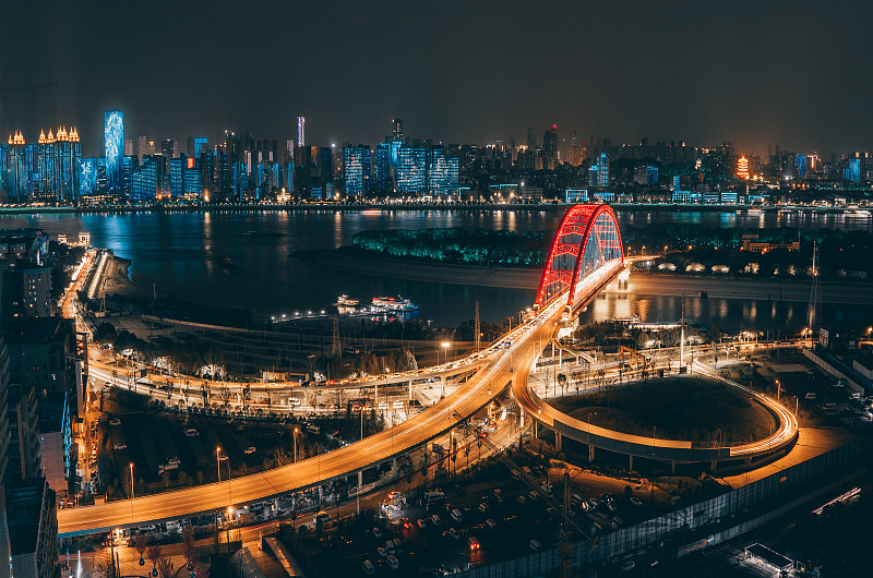 武汉晴川桥的灯光秀图片素材