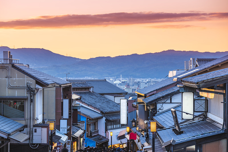 日落时分的日本京都老城图片下载