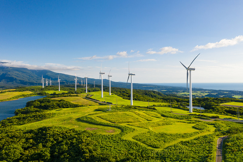 日本秋田市Nikaho高地的风力涡轮机图片素材